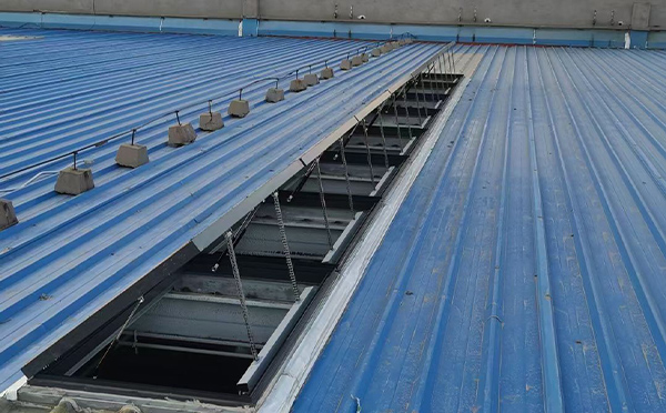 某城市大型商业综合体中庭宜君排烟窗工程