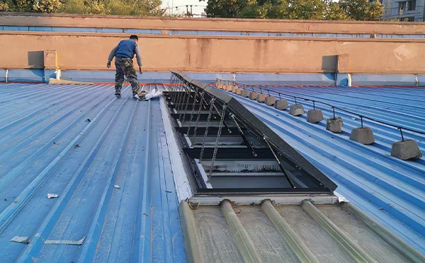 某区域性物流仓储中心宜君排烟窗系统安装项目